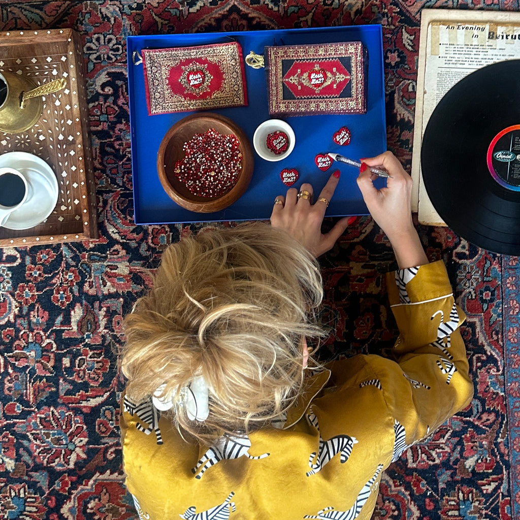 Lesh La2? Bedazzled Heart Pouch